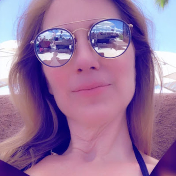 Meet your Posher, Josee - Picture 1 of 1